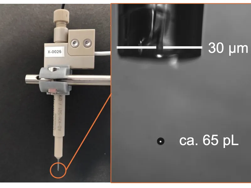 The drop-on-demand injector, placing a droplet around 30 microns across.